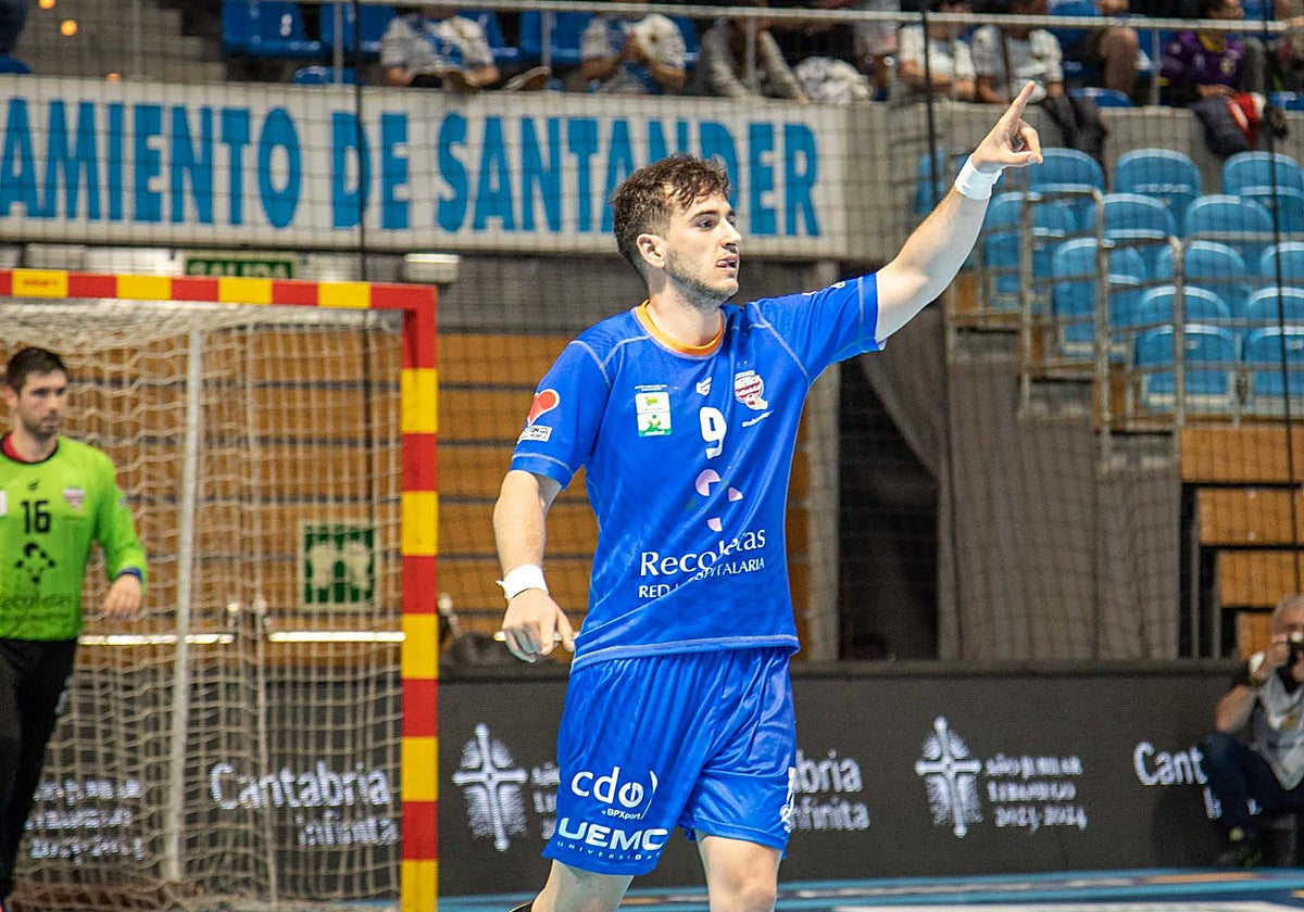 Oriol Blanco celebra un gol con el Recoletas Atlético Valladolid