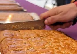 Coca amb toynina del concurso de las Hogueras 2023.