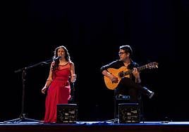 Vanessa Teba y Valentín Rosa en una actuación.