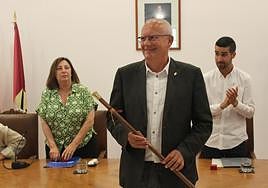 Vicente Gimalt, con la vara de mando.