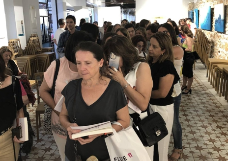 Imagen secundaria 1 - Firma de libros 