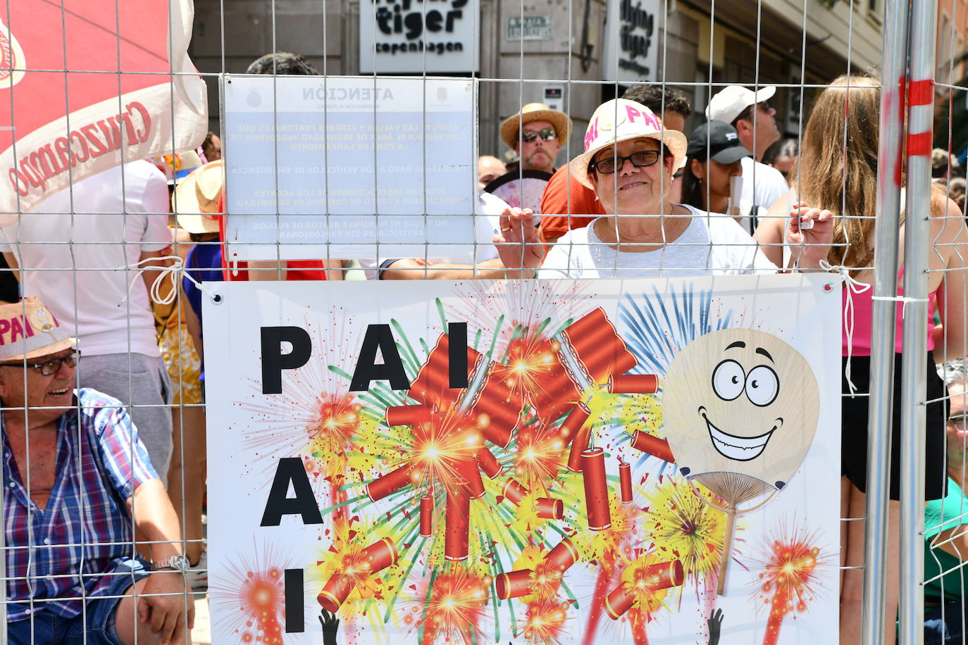 Búscate en la mascletà del 19 de junio