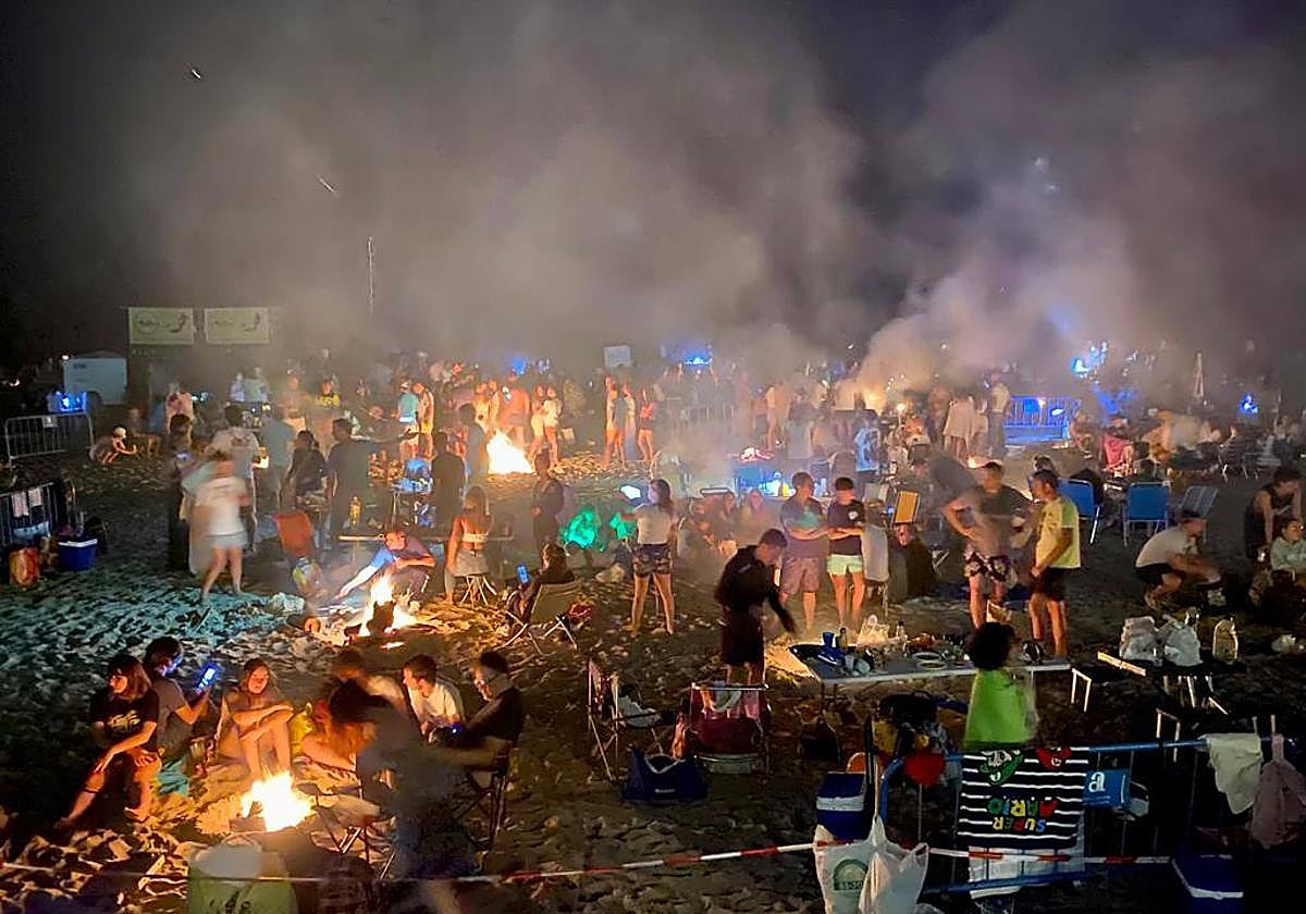 Celebración de San Juan en las playas de El Caempllo.