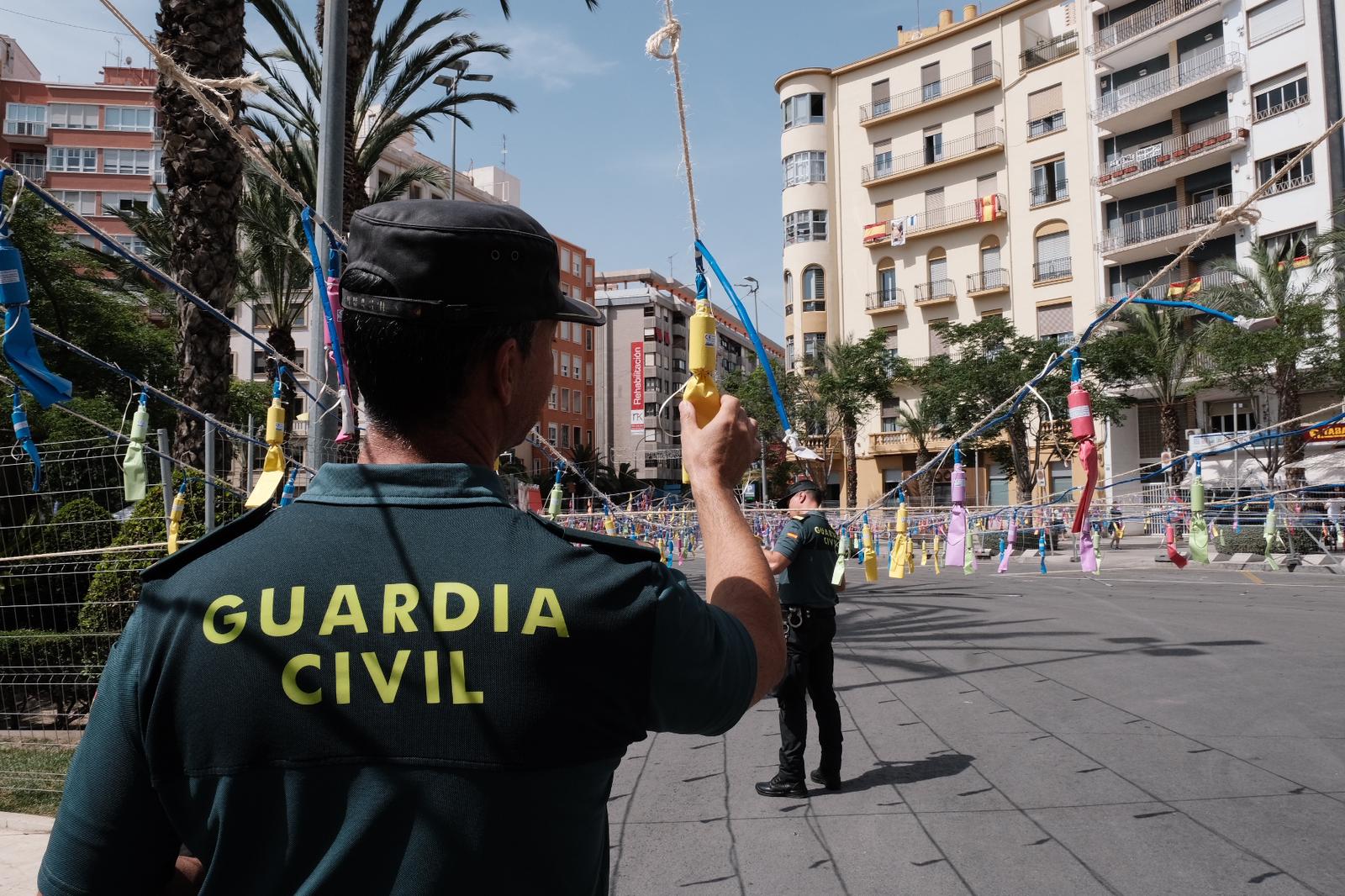 La Benemérita revisa que la mascletà cumpla la normativa