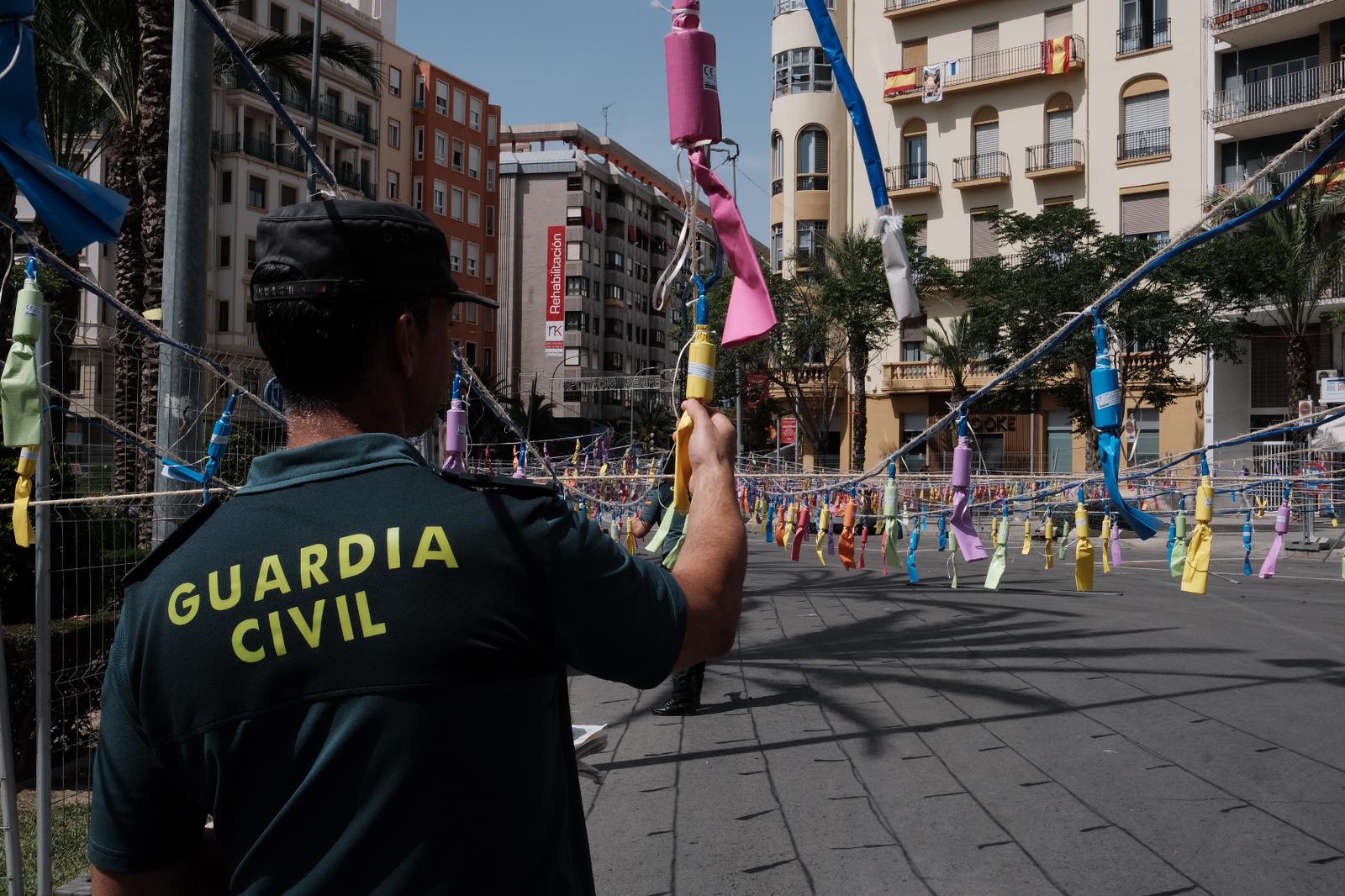 La Benemérita revisa que la mascletà cumpla la normativa