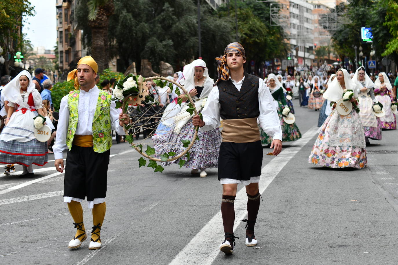 Pasión, tradición y música en la Ofrenda de Flores a la patrona de Alicante