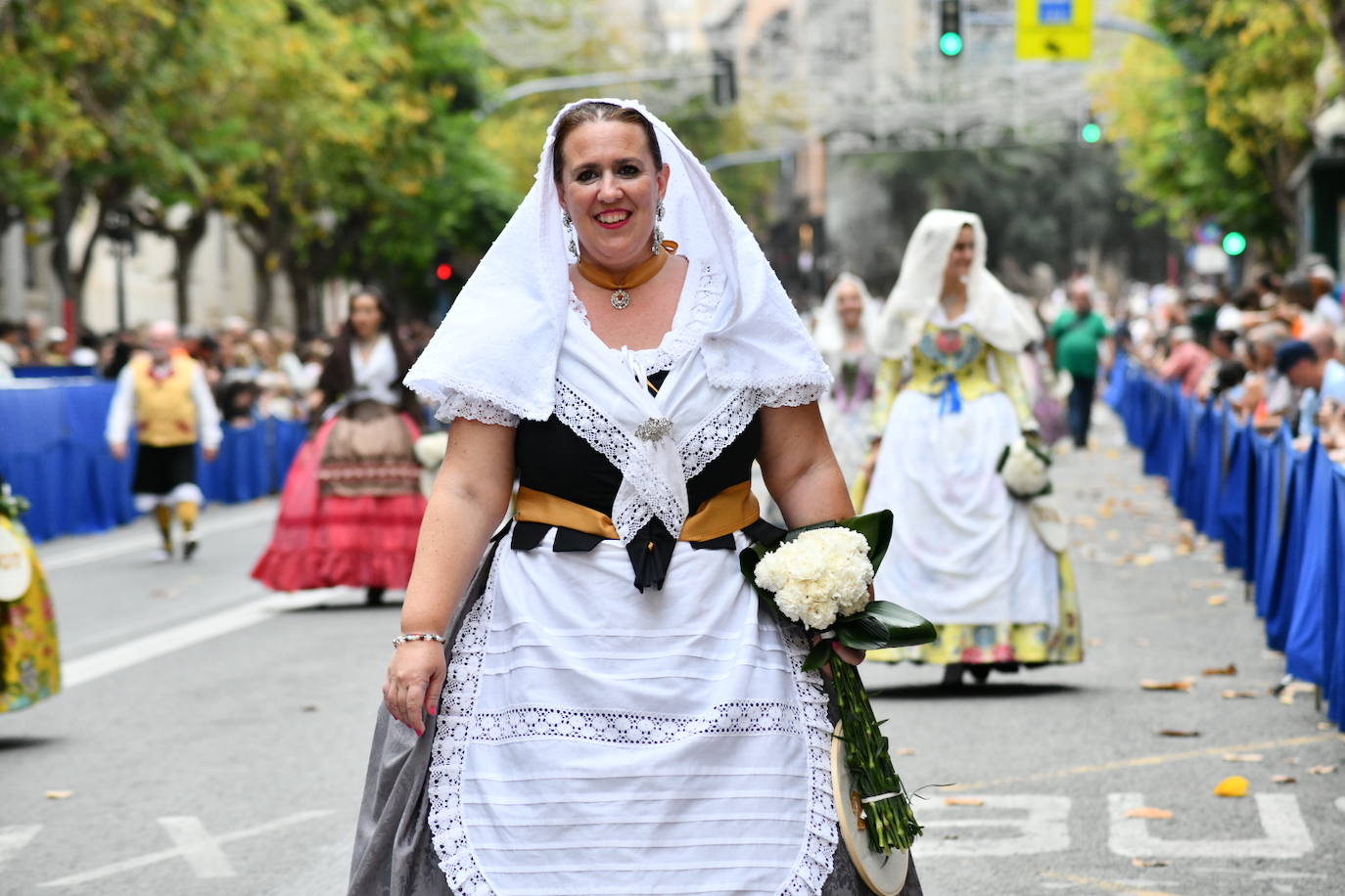 Pasión, tradición y música en la Ofrenda de Flores a la patrona de Alicante