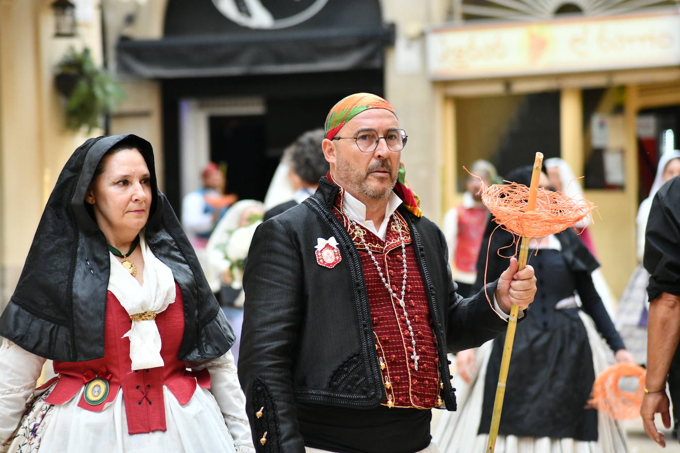 Pasión, tradición y música en la Ofrenda de Flores a la patrona de Alicante