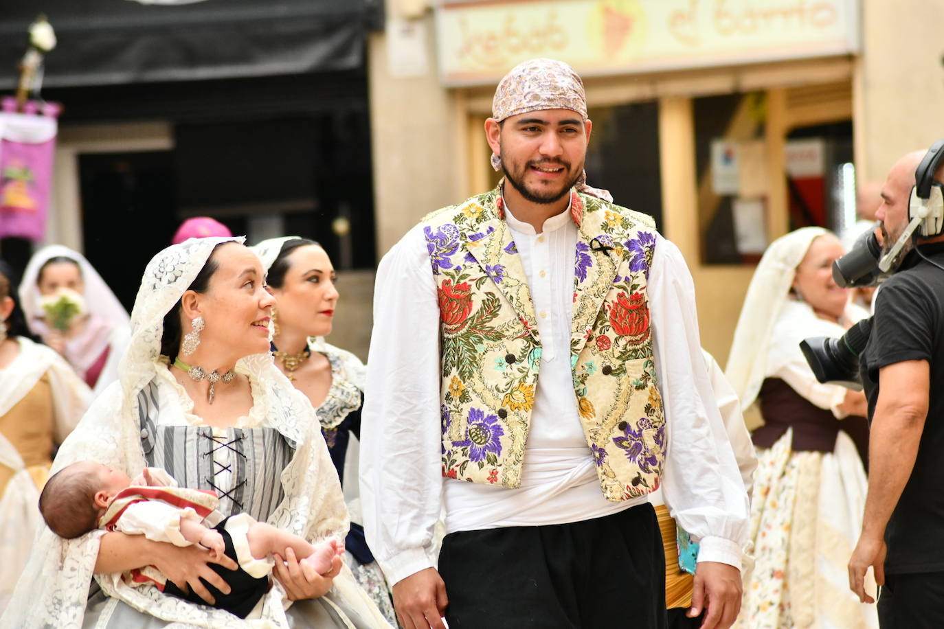 Pasión, tradición y música en la Ofrenda de Flores a la patrona de Alicante