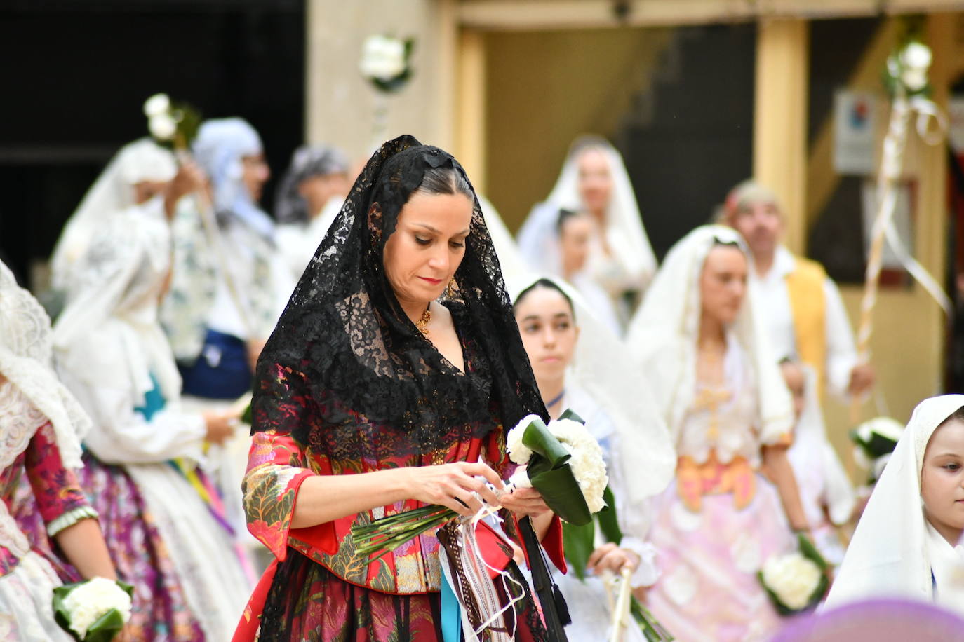 Pasión, tradición y música en la Ofrenda de Flores a la patrona de Alicante