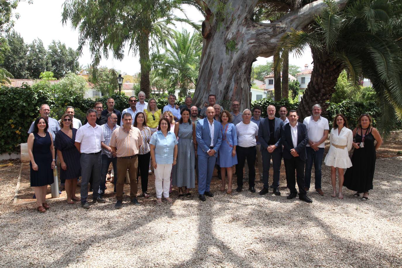 Imagen principal - Benito Mestre: «No dejaremos de reivindicar el tren y mayor agilidad de la administración»