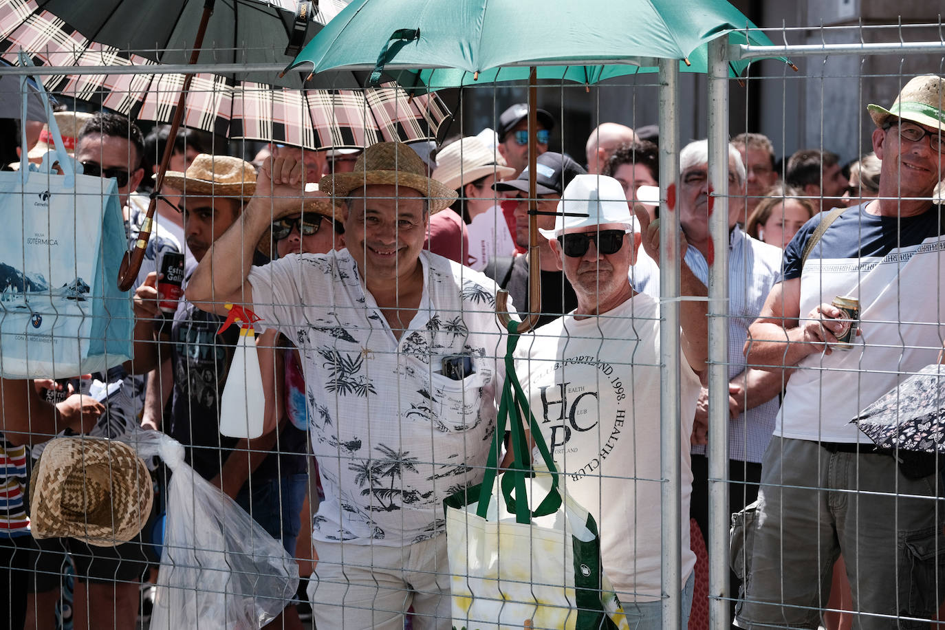 Estallido de la penúltima mascletà del concurso de Luceros en Hogueras