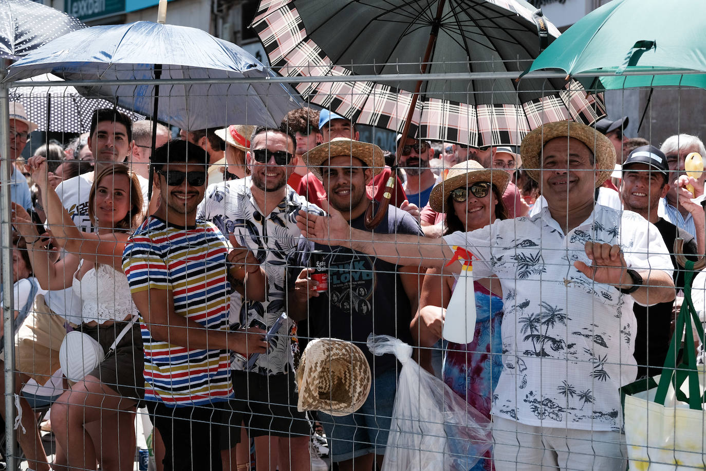 Estallido de la penúltima mascletà del concurso de Luceros en Hogueras