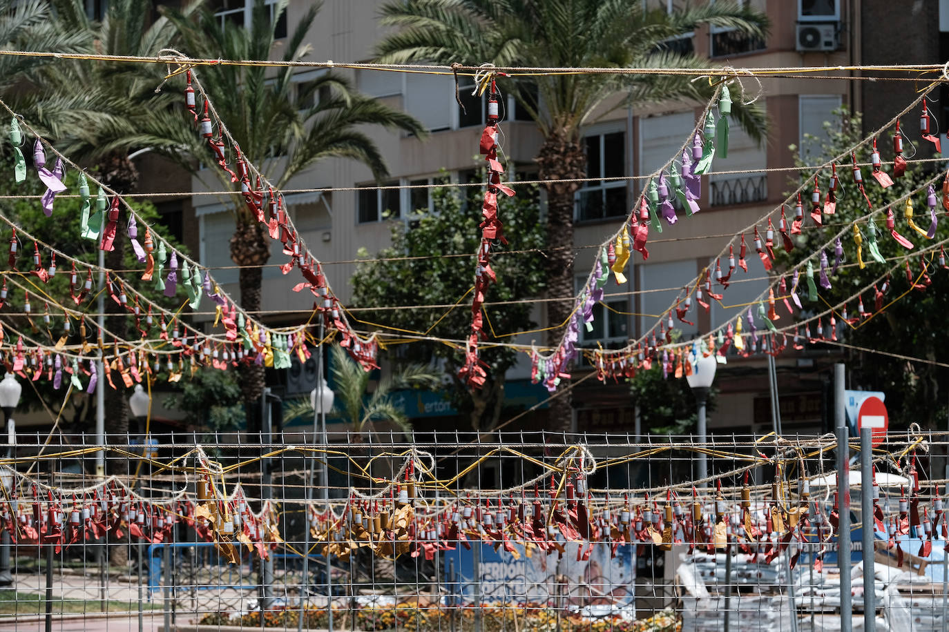 Estallido de la penúltima mascletà del concurso de Luceros en Hogueras