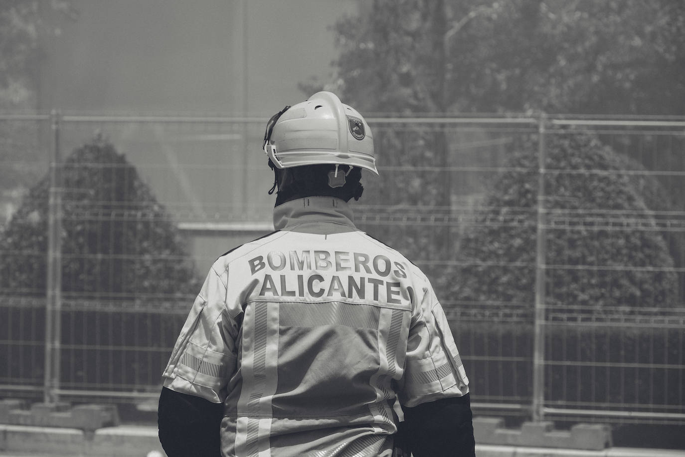 Estallido de la penúltima mascletà del concurso de Luceros en Hogueras