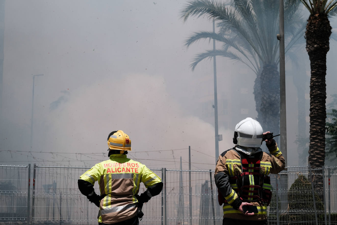 Estallido de la penúltima mascletà del concurso de Luceros en Hogueras