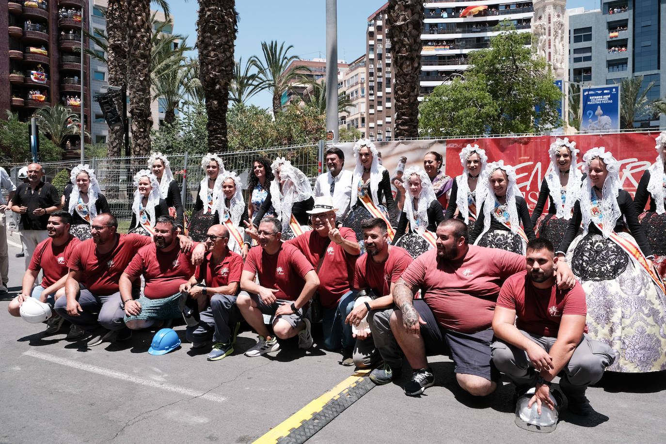 Estallido de la penúltima mascletà del concurso de Luceros en Hogueras