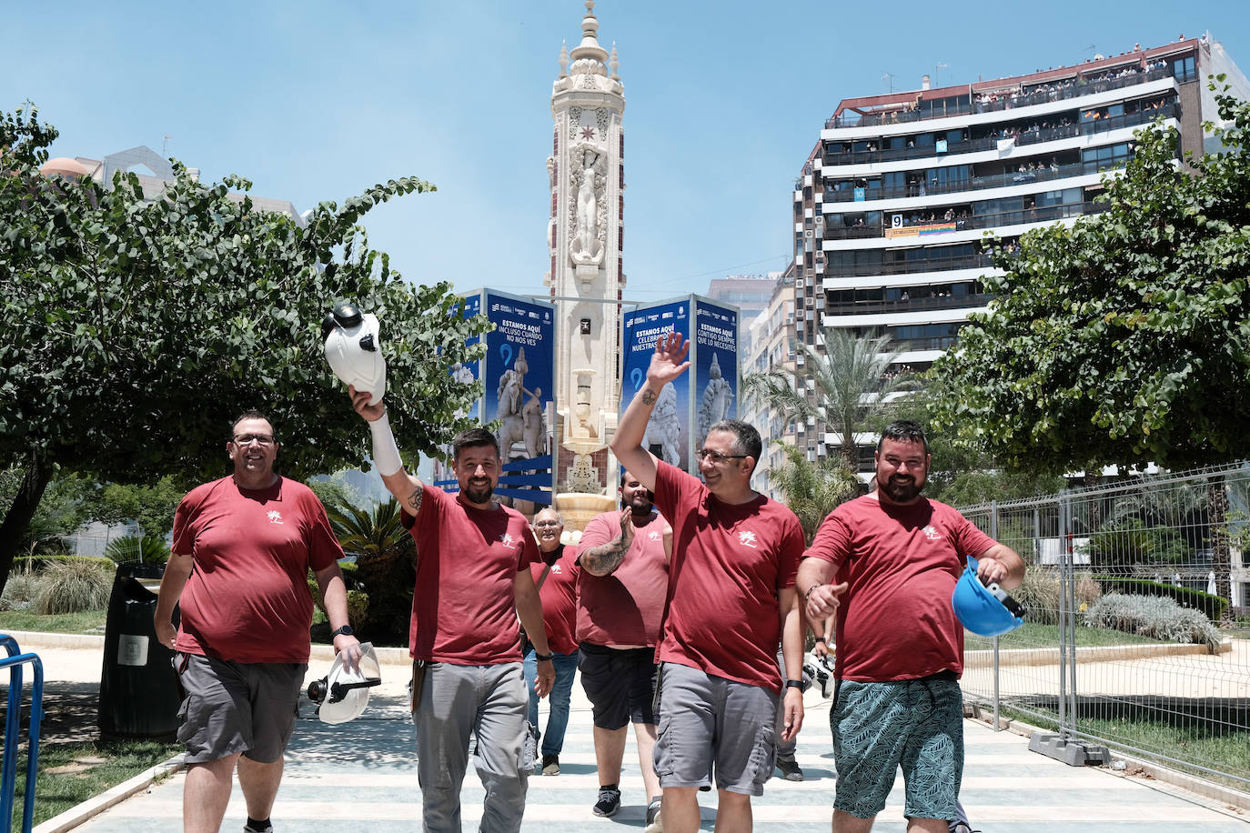 Estallido de la penúltima mascletà del concurso de Luceros en Hogueras