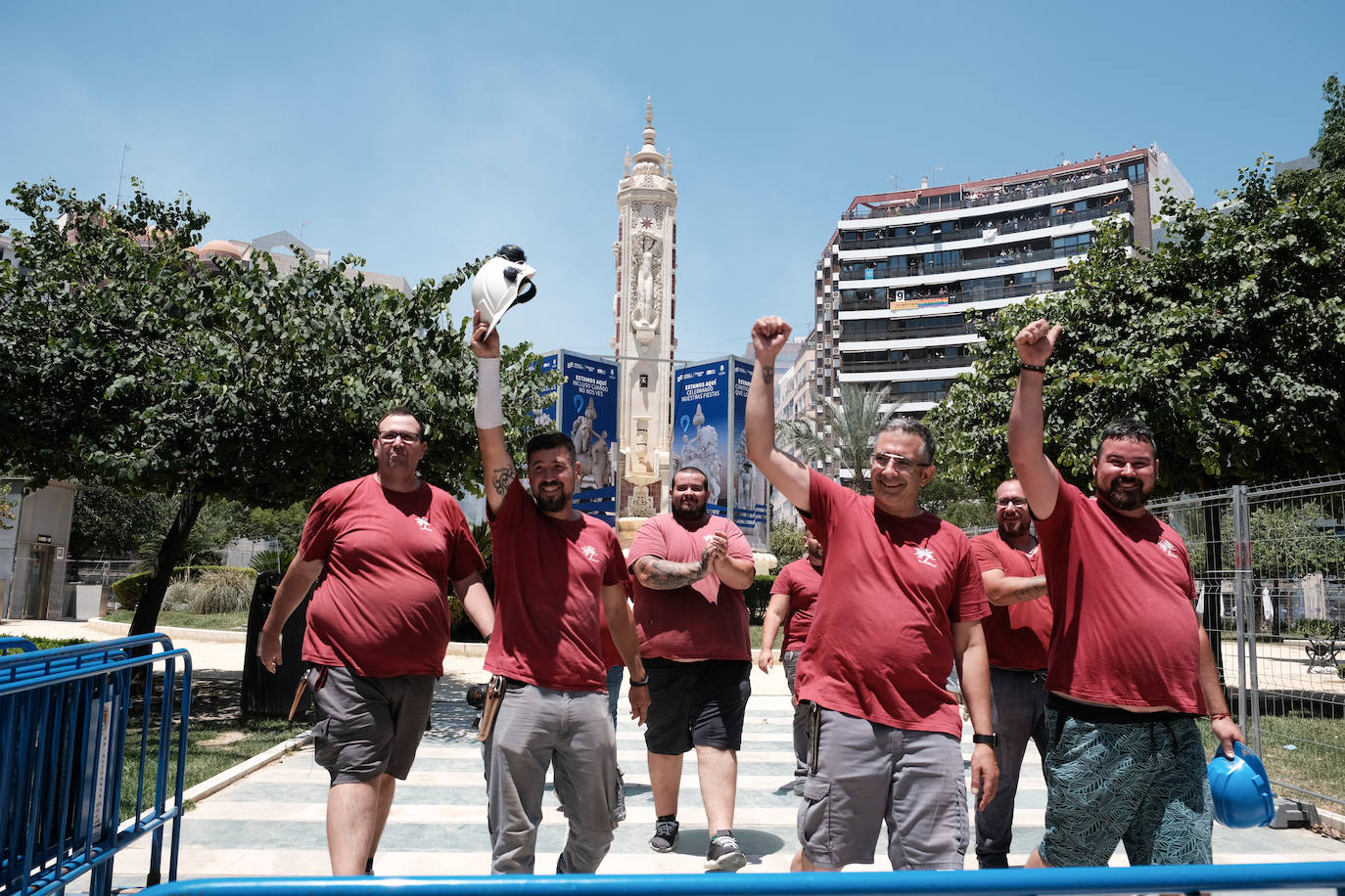 Estallido de la penúltima mascletà del concurso de Luceros en Hogueras