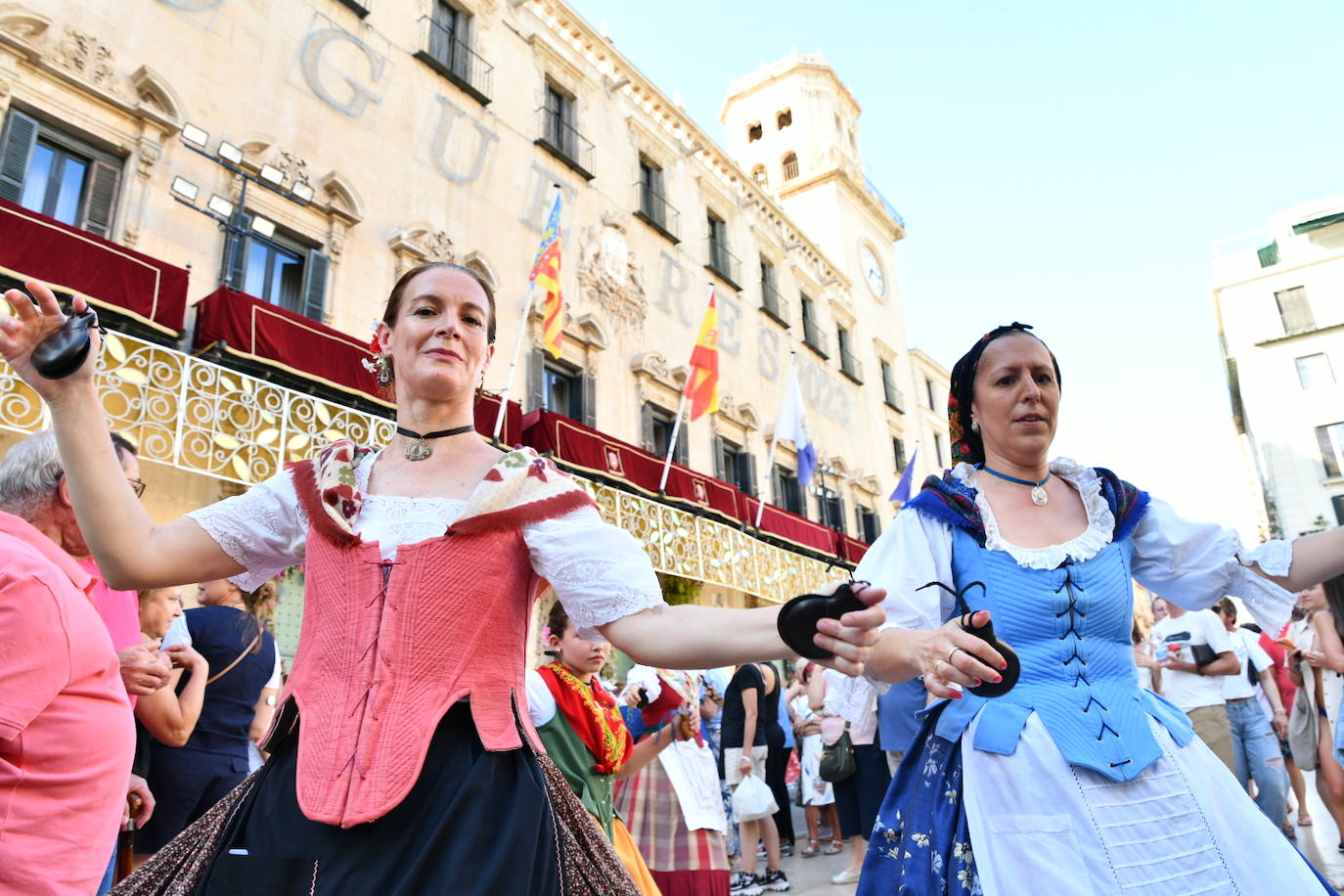 Alegría y tradición en la Dansà d&#039;Alacant
