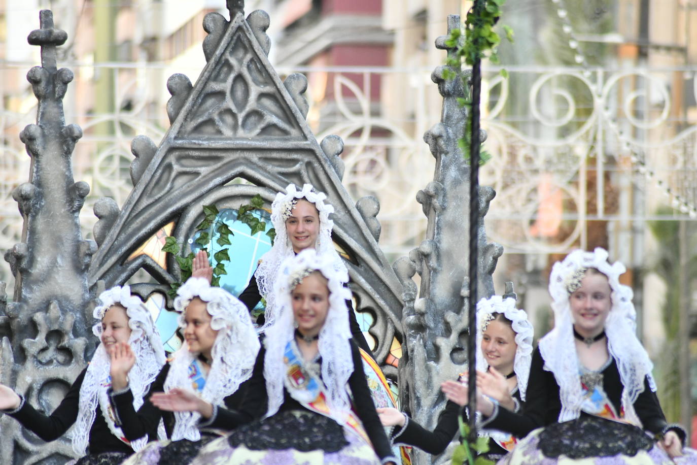 Música y arte del mundo en el Desfile Folclórico Internacional de Alicante