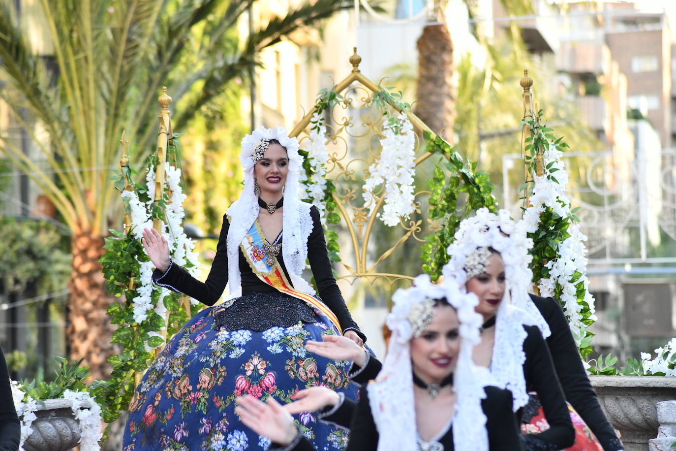 Música y arte del mundo en el Desfile Folclórico Internacional de Alicante