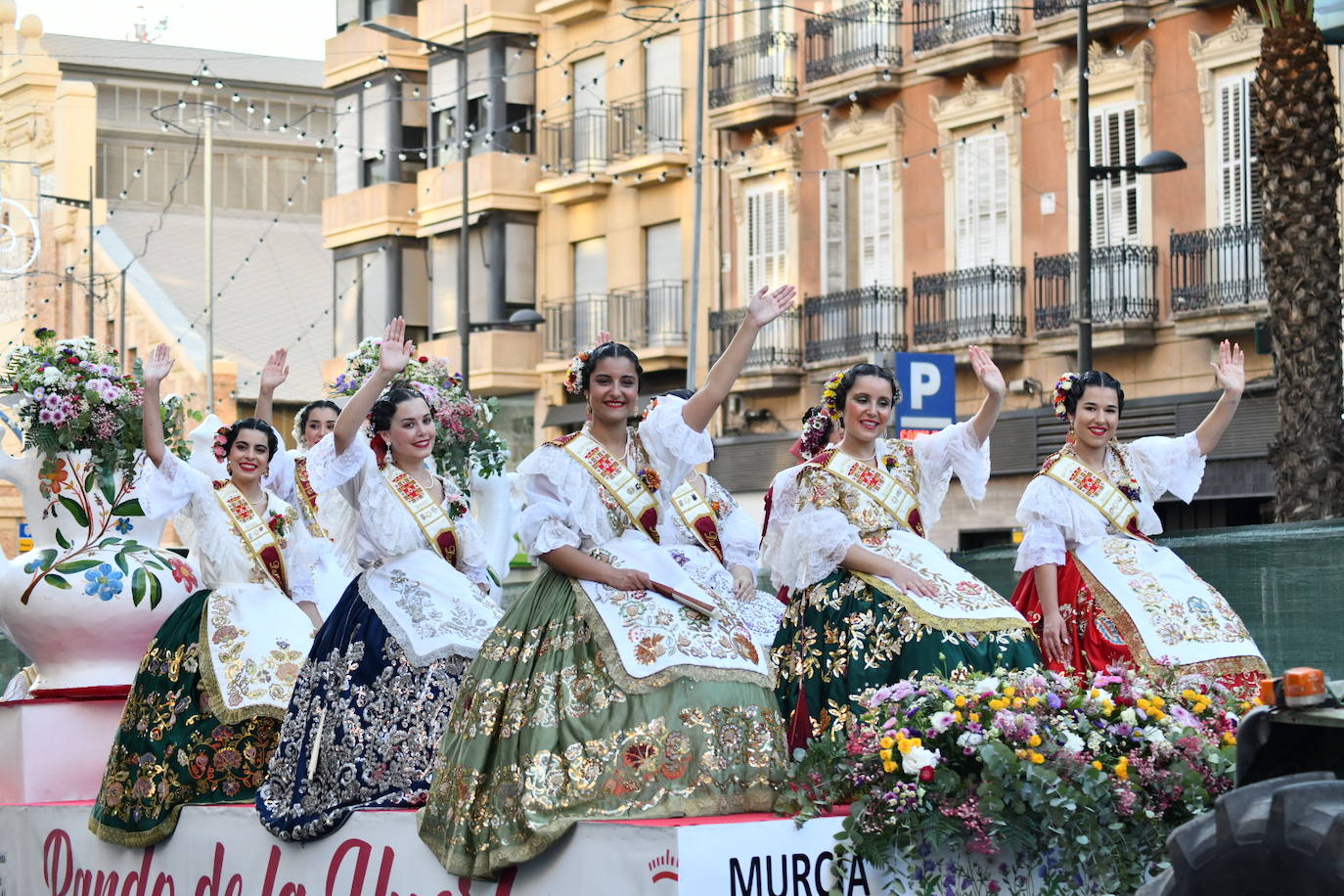 Música y arte del mundo en el Desfile Folclórico Internacional de Alicante