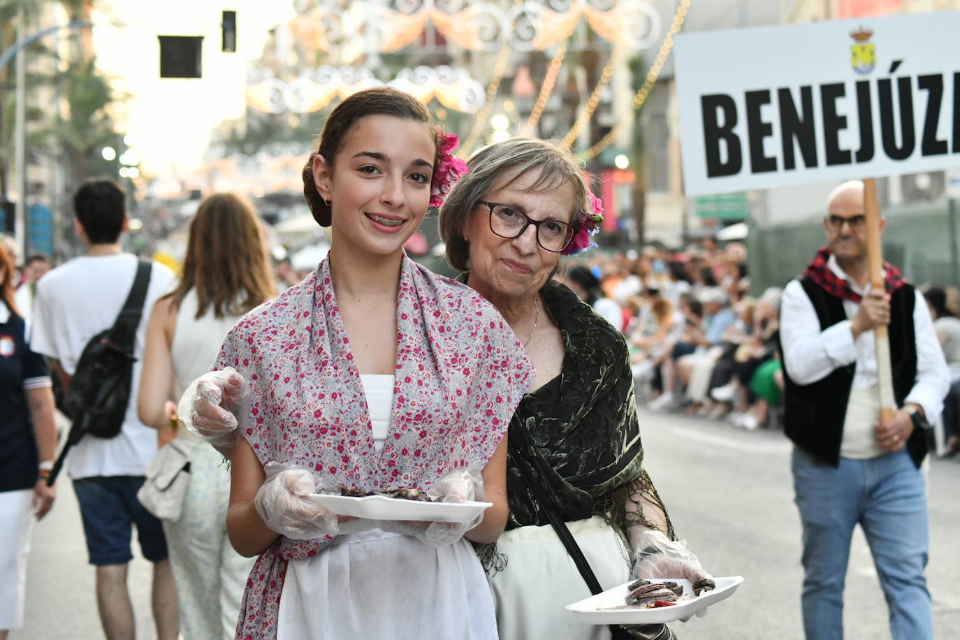 Música y arte del mundo en el Desfile Folclórico Internacional de Alicante