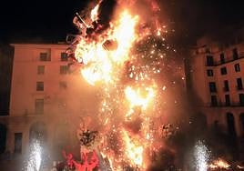 Cremà de la hoguera oficial.