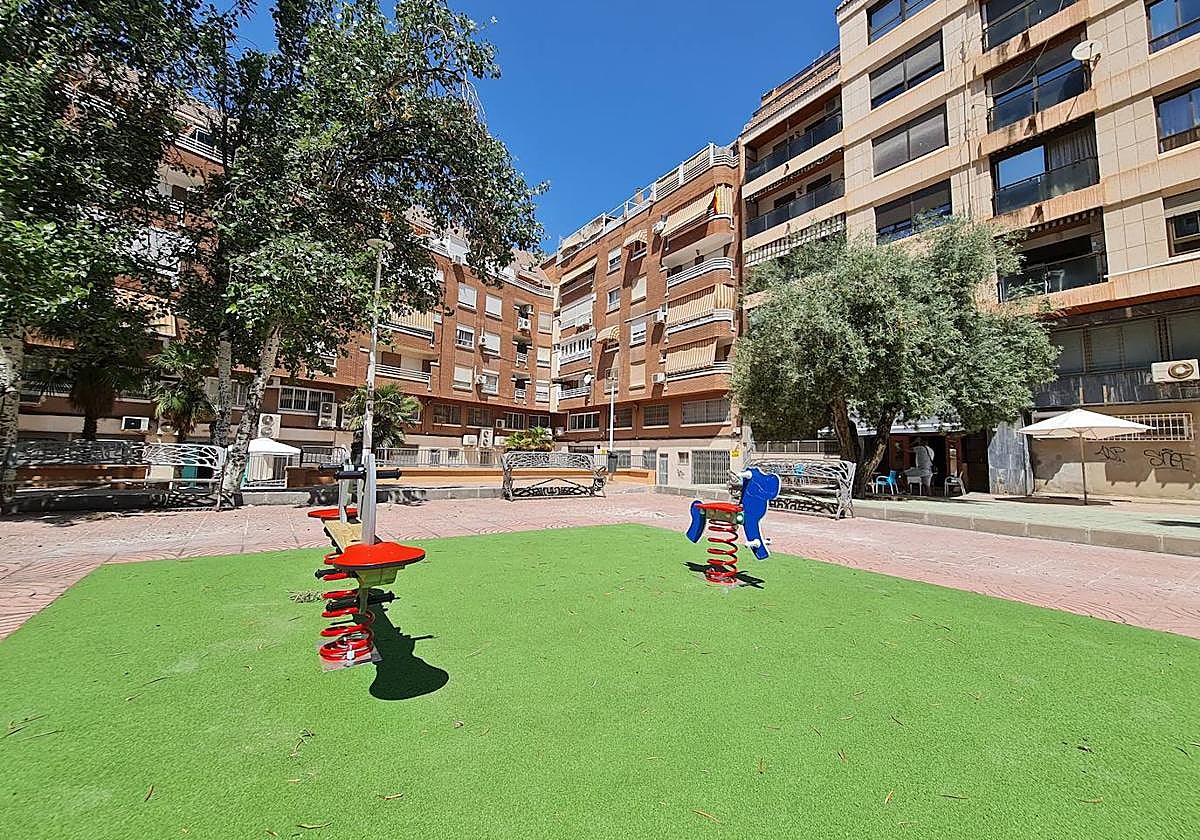 La plaza situada en la parte trasera del INSS en Elda.