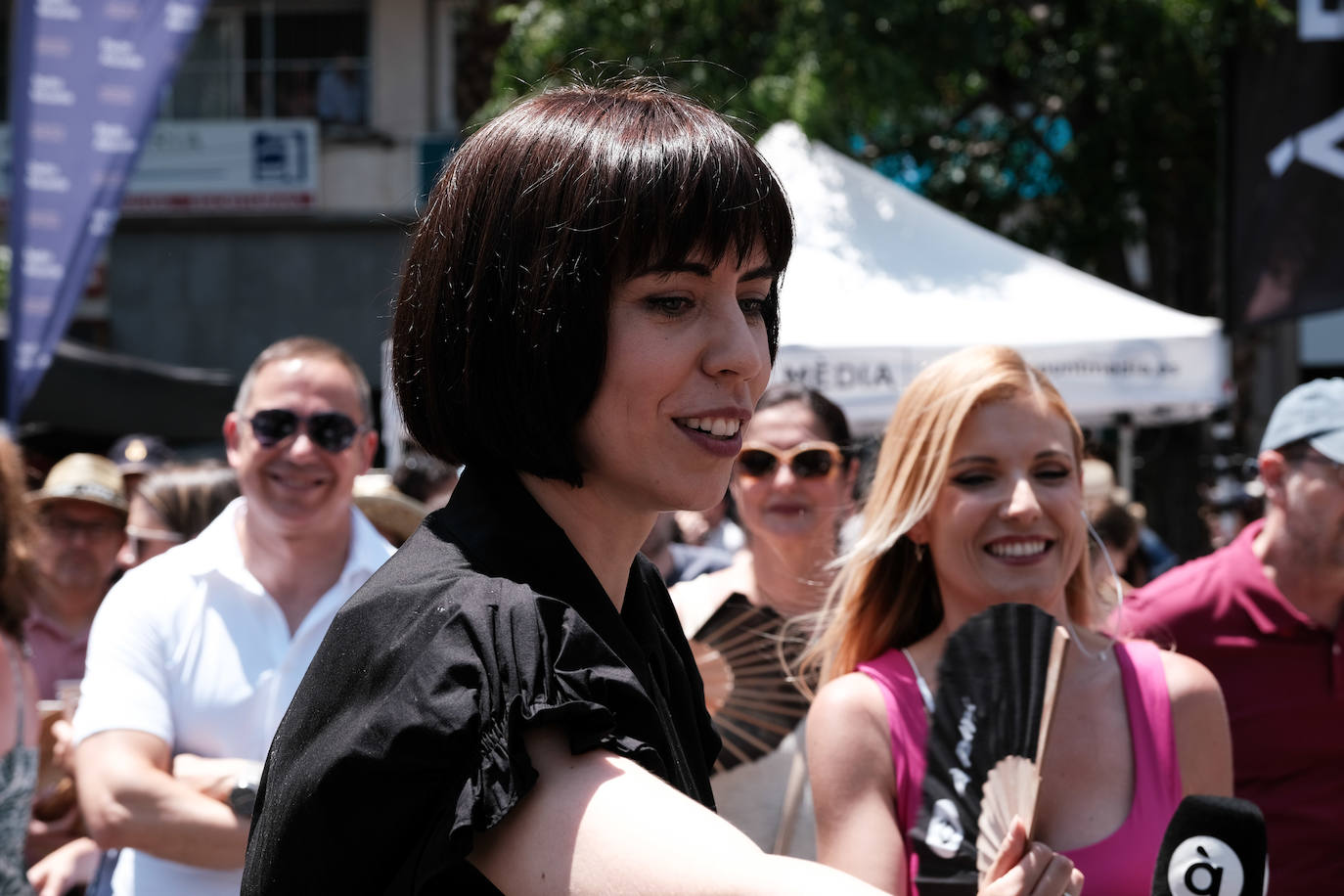 Calurosa y atronadora mascletà en Alicante en el día de la Cremà