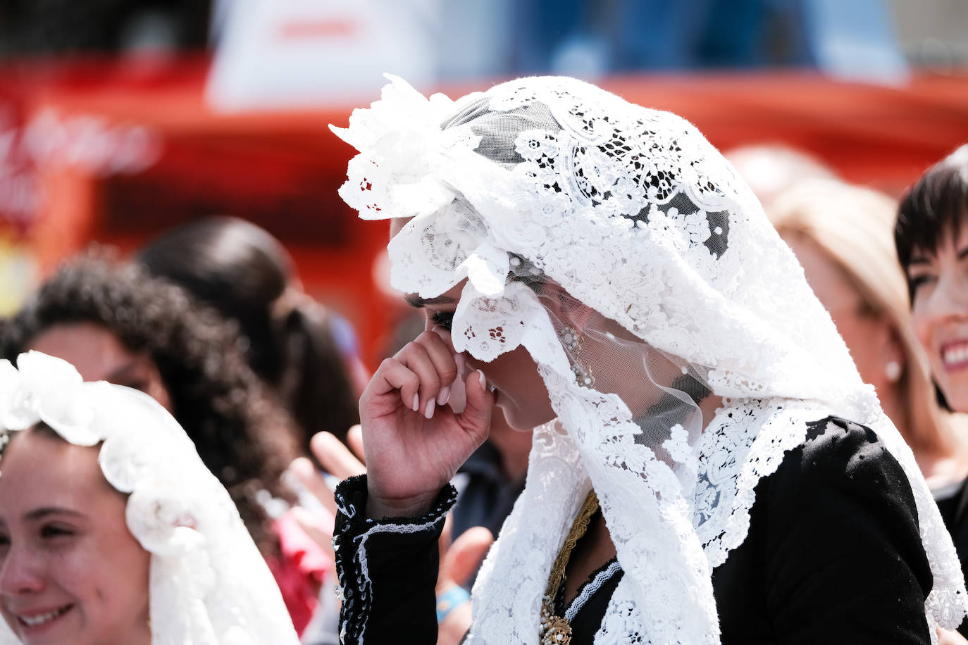 Calurosa y atronadora mascletà en Alicante en el día de la Cremà