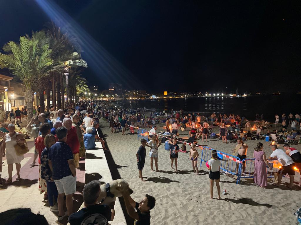 Así se vivió la noche de San Juan en las playas de Alicante