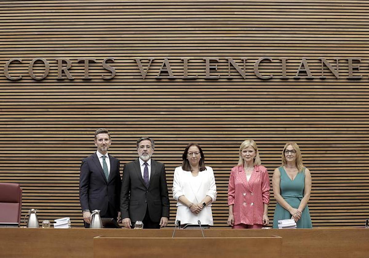 Los miembros de la Mesa de Les Corts.