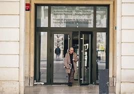 Imagen de la entrada de la Audiencia Provincial de Alicante.