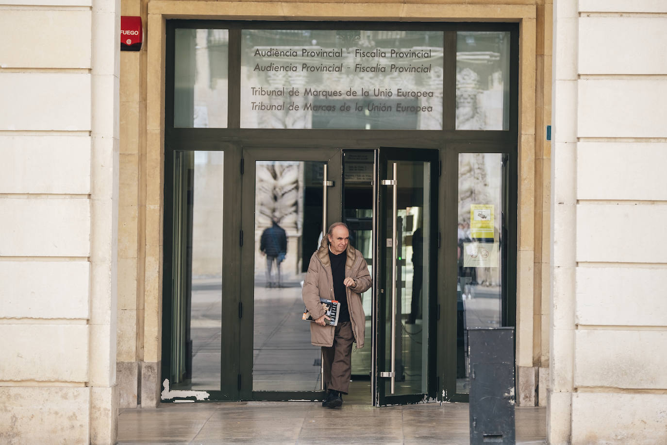 Imagen de la entrada de la Audiencia Provincial de Alicante.