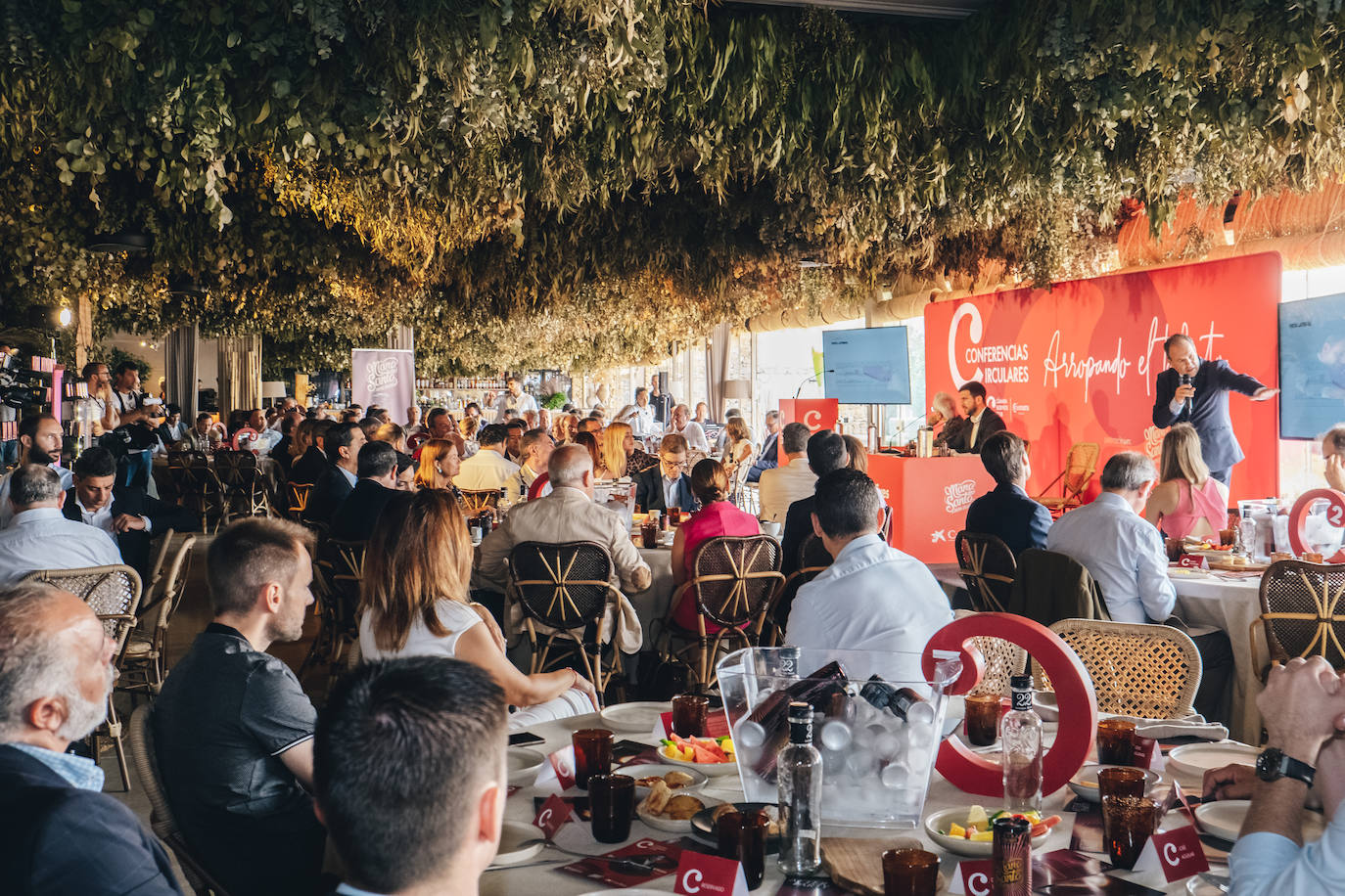Enrique Riquelme debuta en el ciclo Conferencias Circulares de la Cámara de Alicante