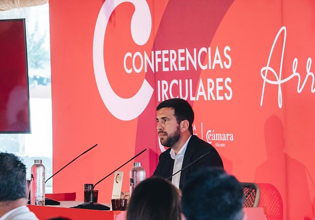 Enrique Riquelme, durante la conferencia en la Cámara de Comercio.