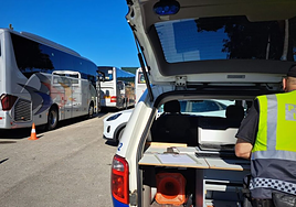 Imagen del control de trasnporte escolar de la Policía Local de Elche.