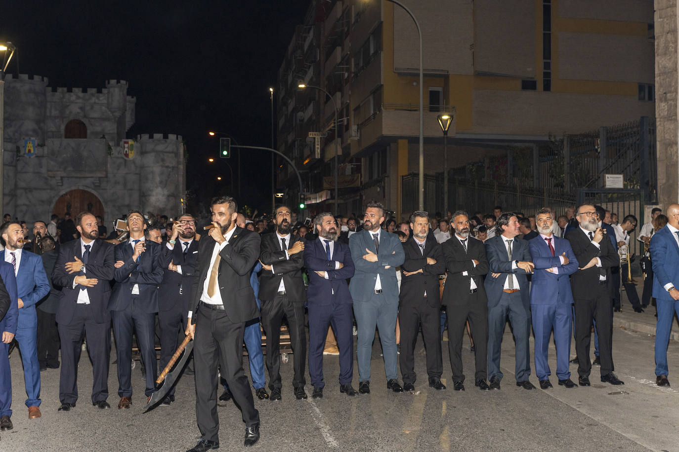 Los festeros de San Blas pasean la música por las calles de Alicante