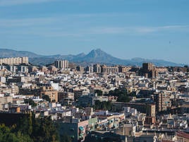 Vistas de Alicante desde el monte Tossal.
