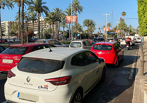 Retenciones a la altura de la Puerta del Mar