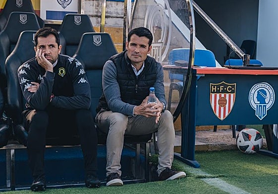 Lolo Escobar y su hermano, en el banquillo del Rico Pérez