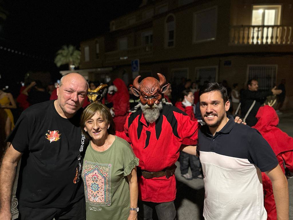 Un multitudinario &#039;correfocs&#039; da la salida a las fiestas de la Virgen del Carmen en El Campello