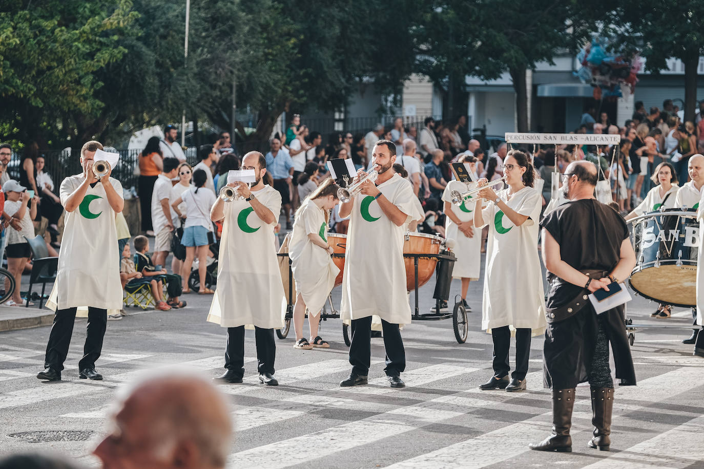 La Entrada Mora de San Blas deslumbra a los alicantinos