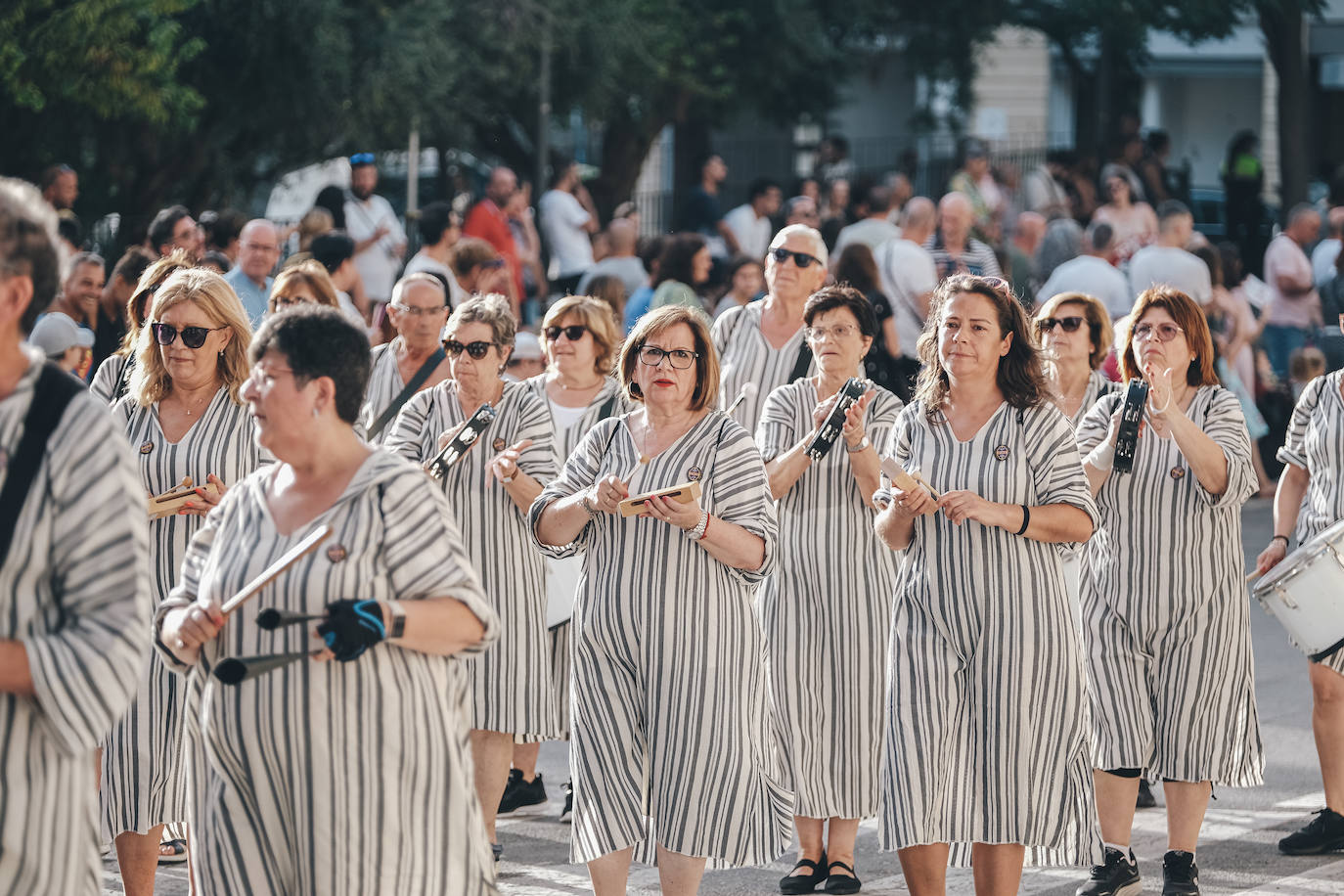 La Entrada Mora de San Blas deslumbra a los alicantinos