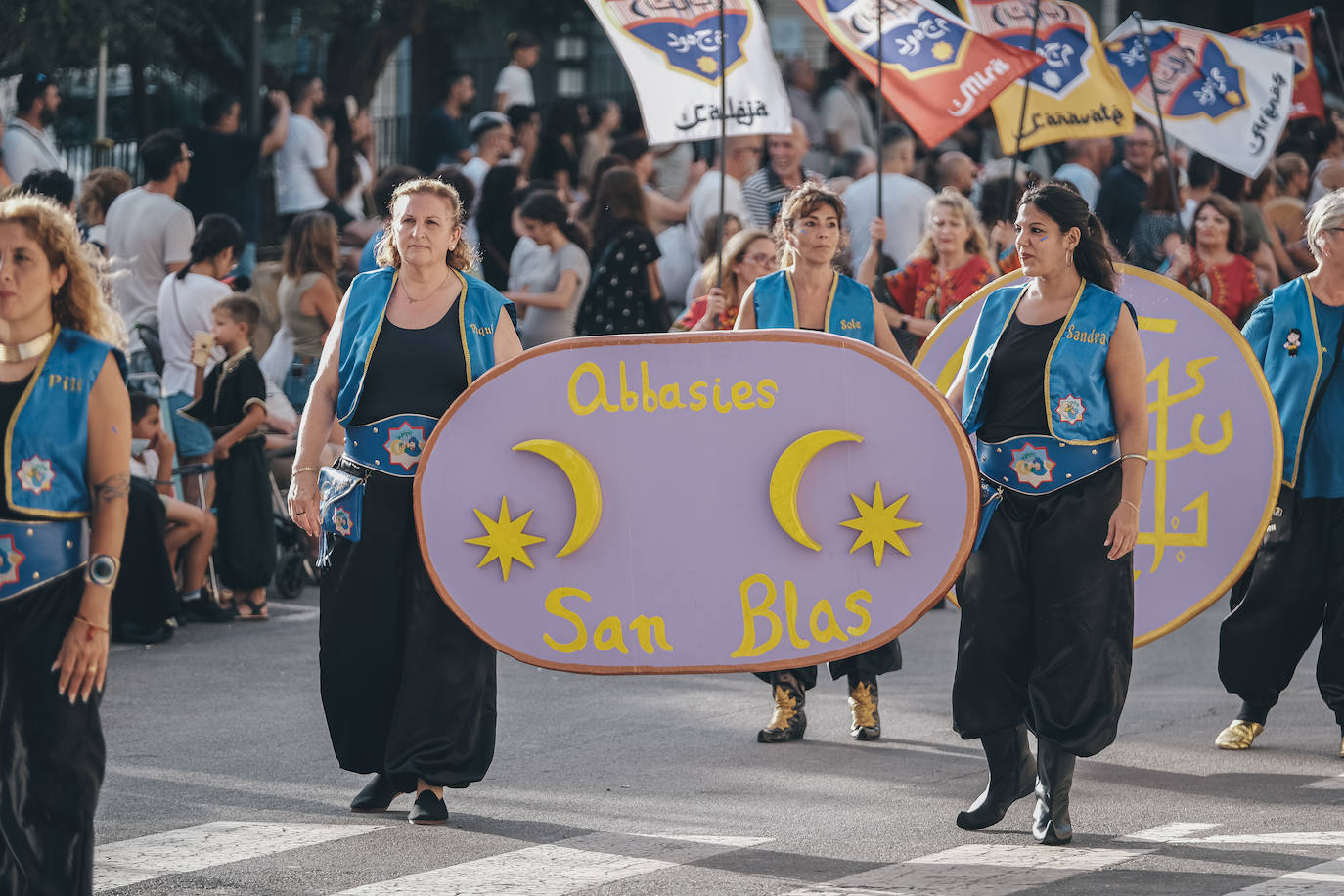 La Entrada Mora de San Blas deslumbra a los alicantinos