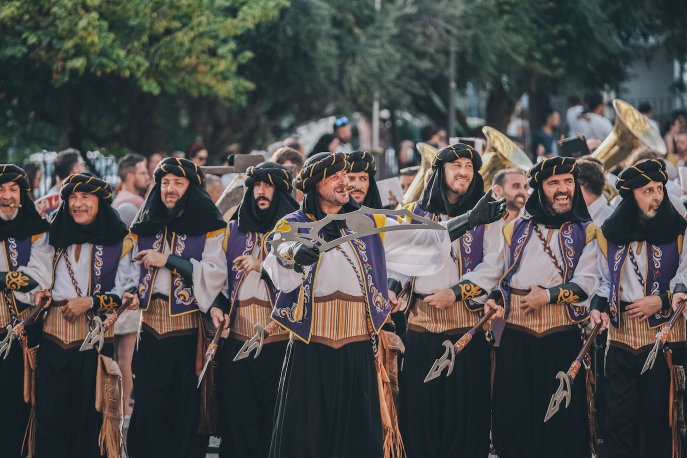 La Entrada Mora de San Blas deslumbra a los alicantinos