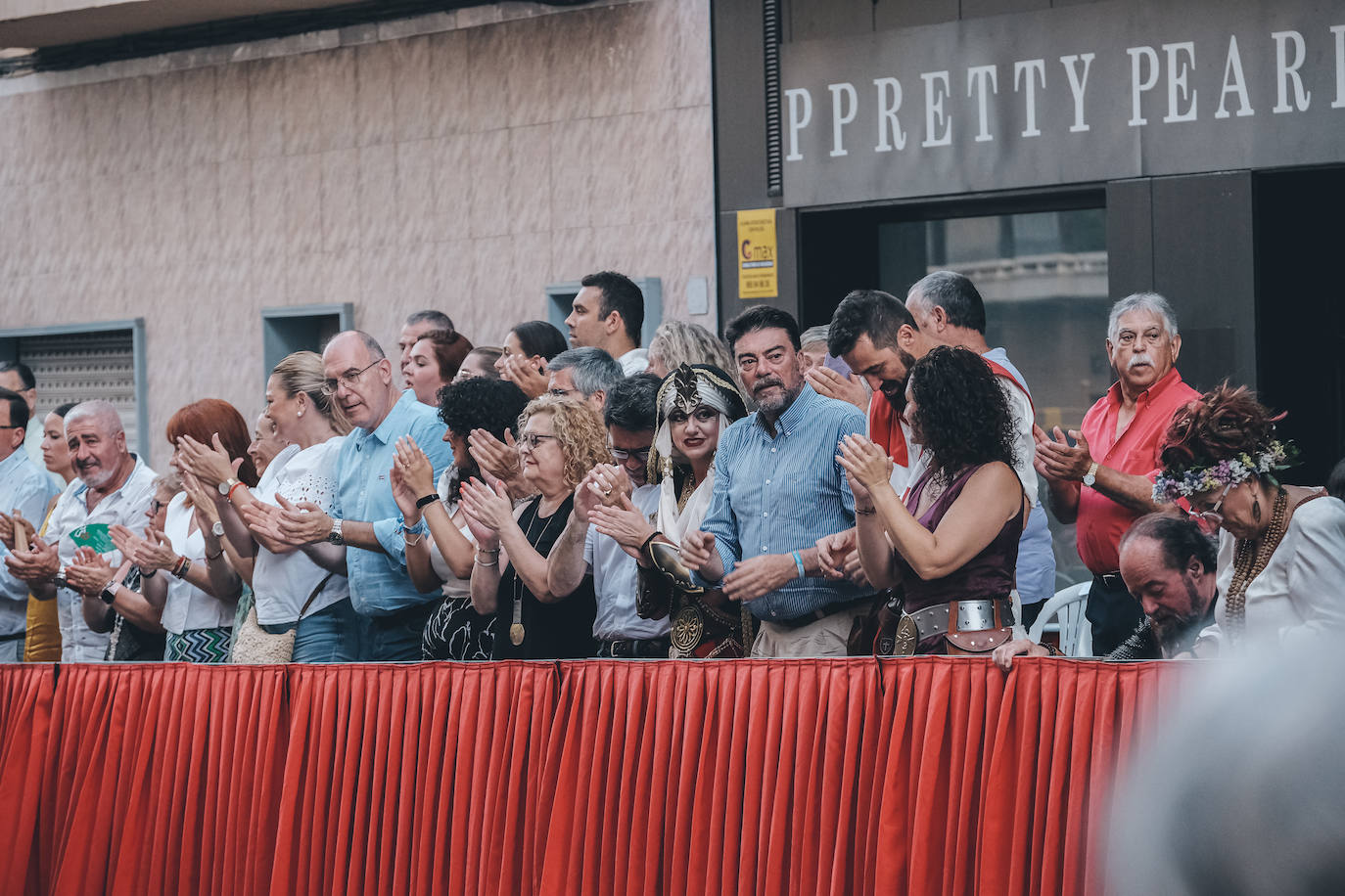 La Entrada Mora de San Blas deslumbra a los alicantinos