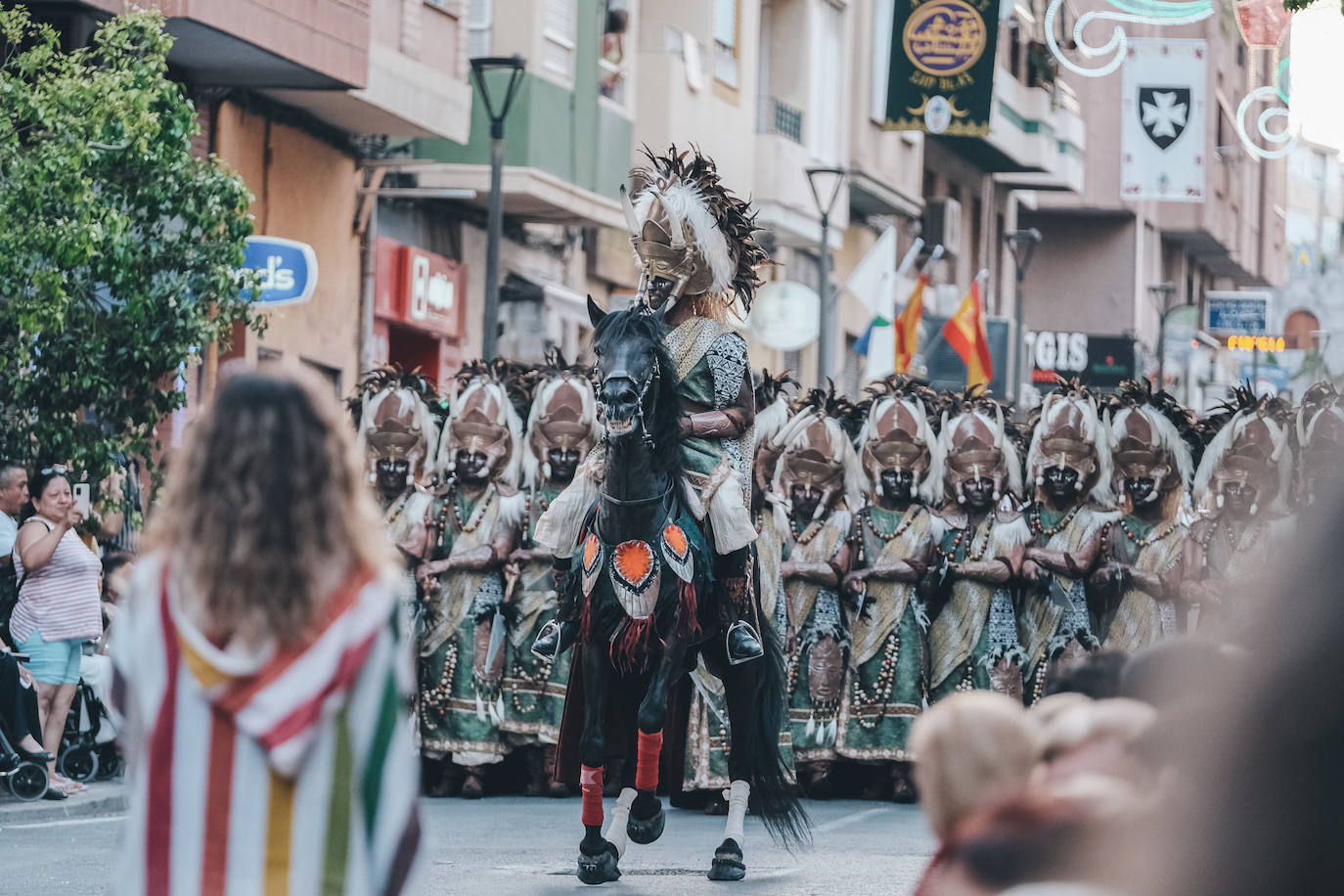 La Entrada Mora de San Blas deslumbra a los alicantinos